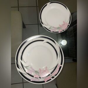 VINTAGE orchid Dinnerware 3-piece-SET with black accents